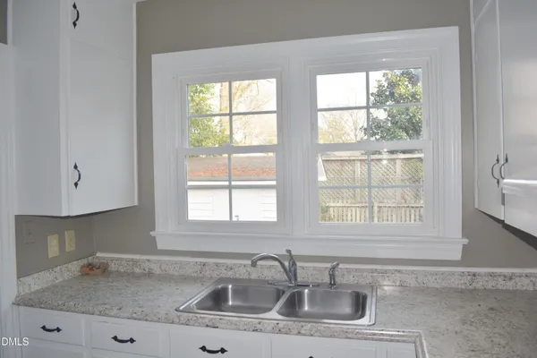 $1,300 | 527 South 3rd Street, Smithfield, NC 27577