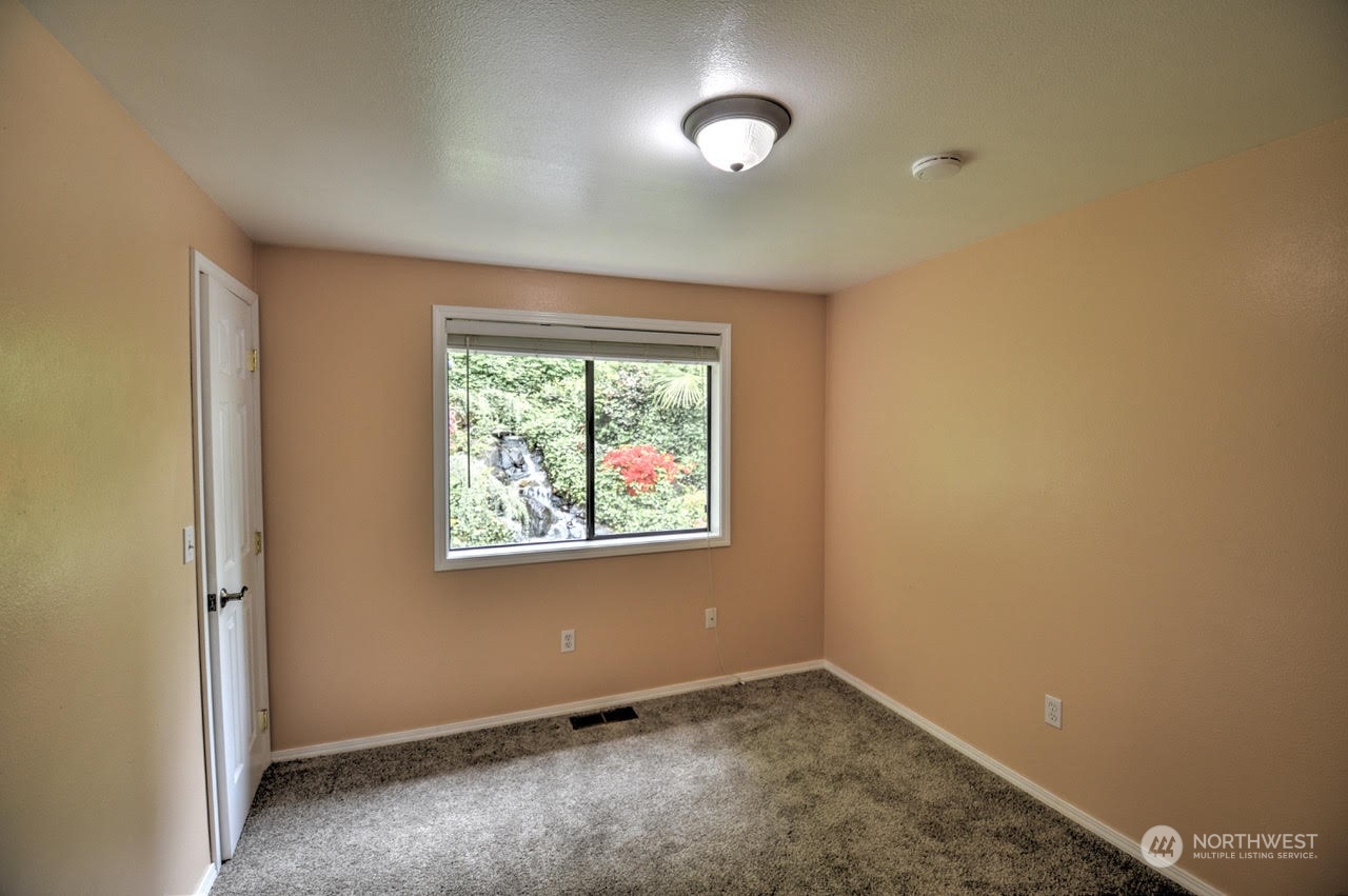 10335 Mullen Road Southeast Olympia, WA 98513 - Photo 12 of 35 Gallery Image 12