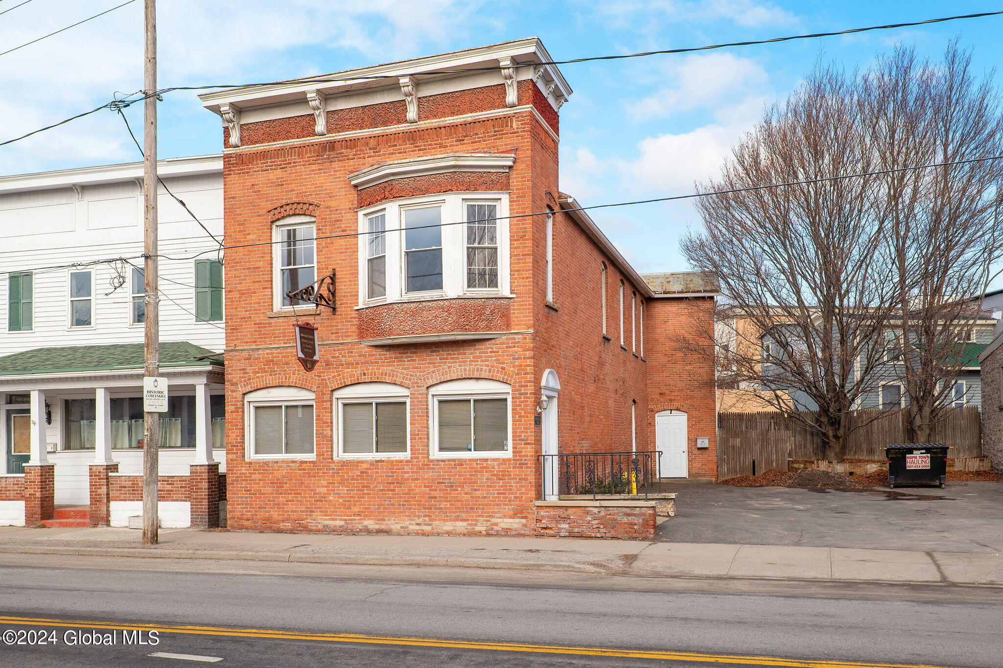 1-web-or-mls-523WMainSt_01