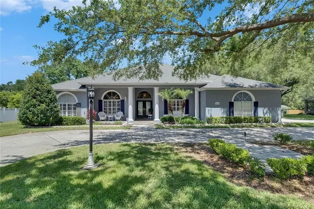 a view of a house with a yard