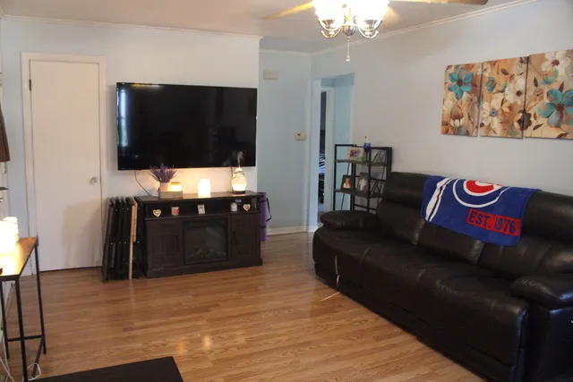 $269,000 | 15035 Harding Avenue, Midlothian, IL 60445