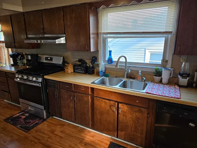 $269,000 | 15035 Harding Avenue, Midlothian, IL 60445