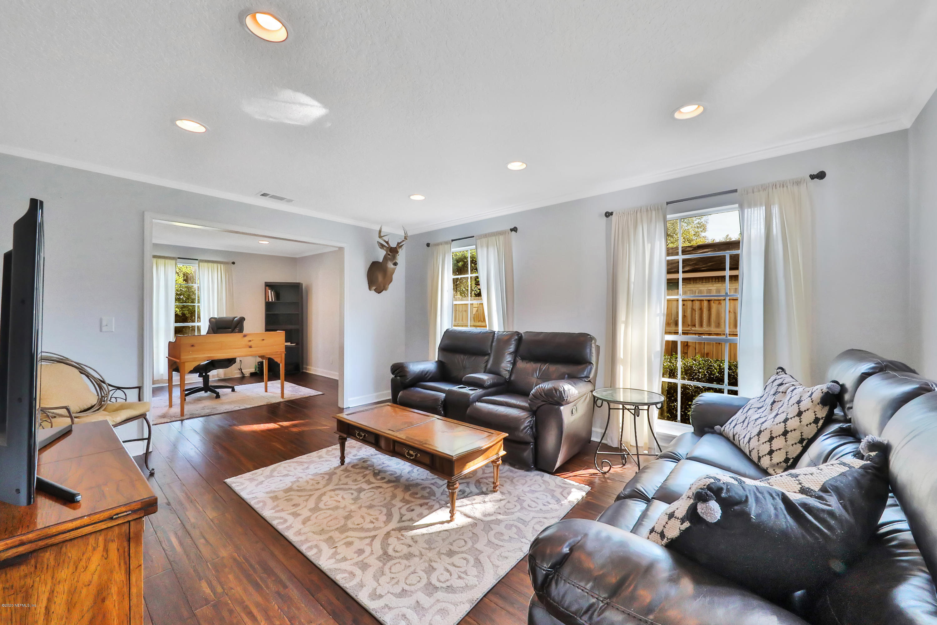 9449 Wexford Road Jacksonville, FL 32257 - Photo 14 of 46 Living Room