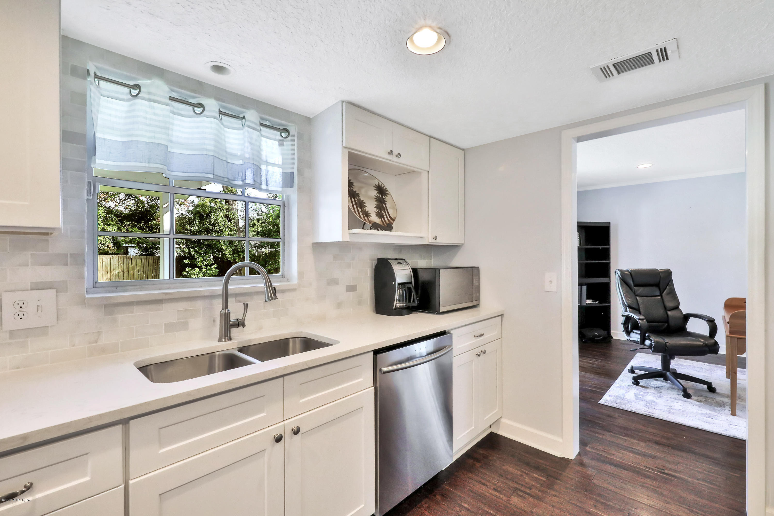 9449 Wexford Road Jacksonville, FL 32257 - Photo 5 of 46 Kitchen