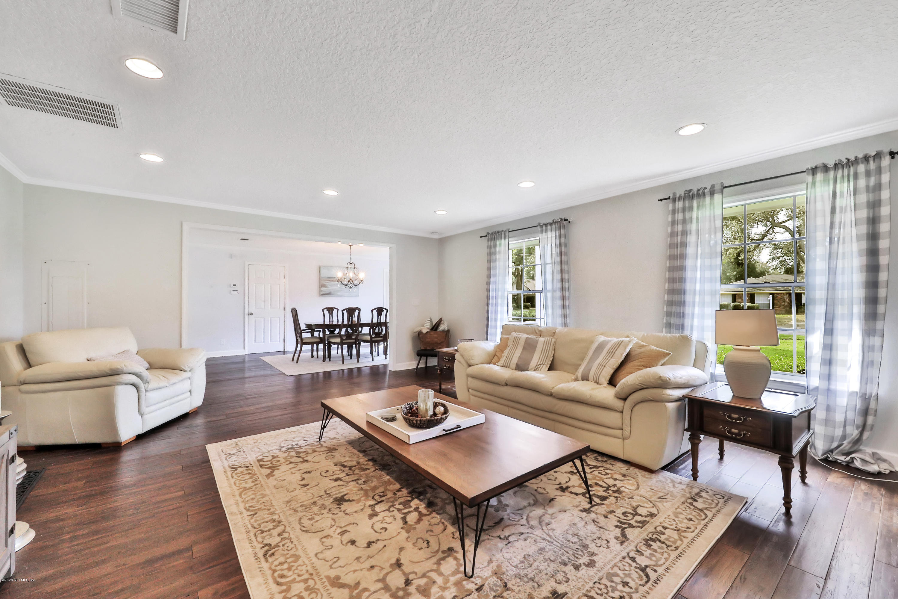 9449 Wexford Road Jacksonville, FL 32257 - Photo 10 of 46 Living Room