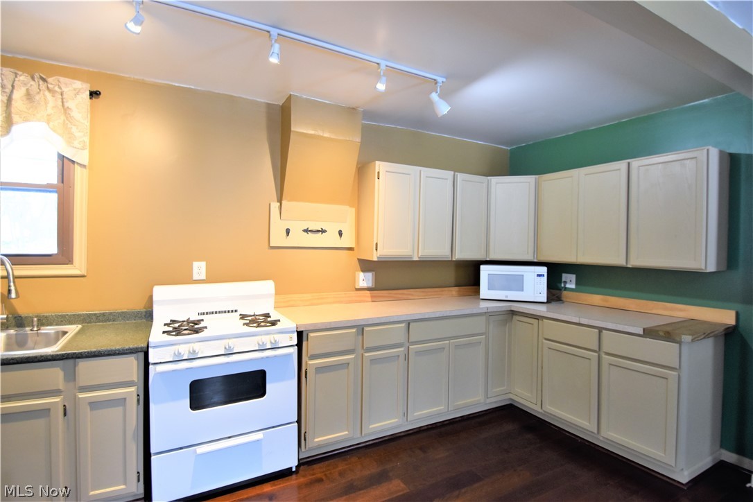 11222 Lagrange Road Elyria, OH 44035 - Photo 8 of 17 Gallery Image 8