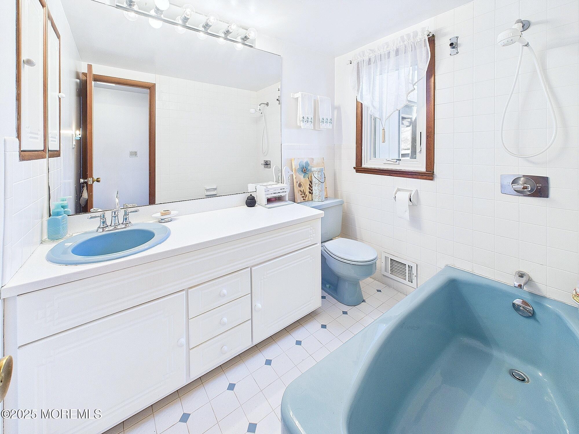 16 Belvidere Road Atlantic Highlands, NJ 07716 - Photo 23 of 51 Bathroom 2