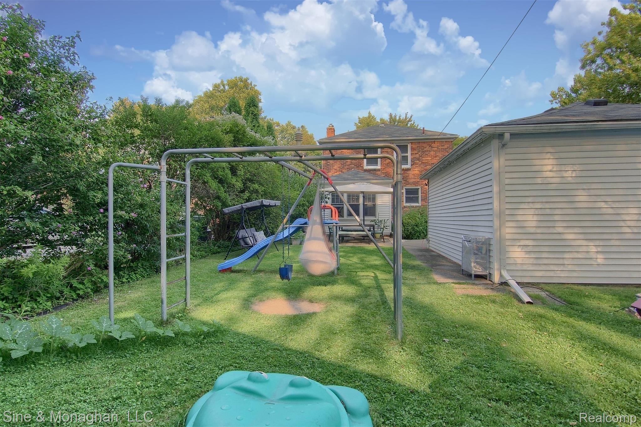 1373 Cadieux Road Grosse Pointe, MI 48230 - Photo 25 of 29 27-Backyard.jpg
