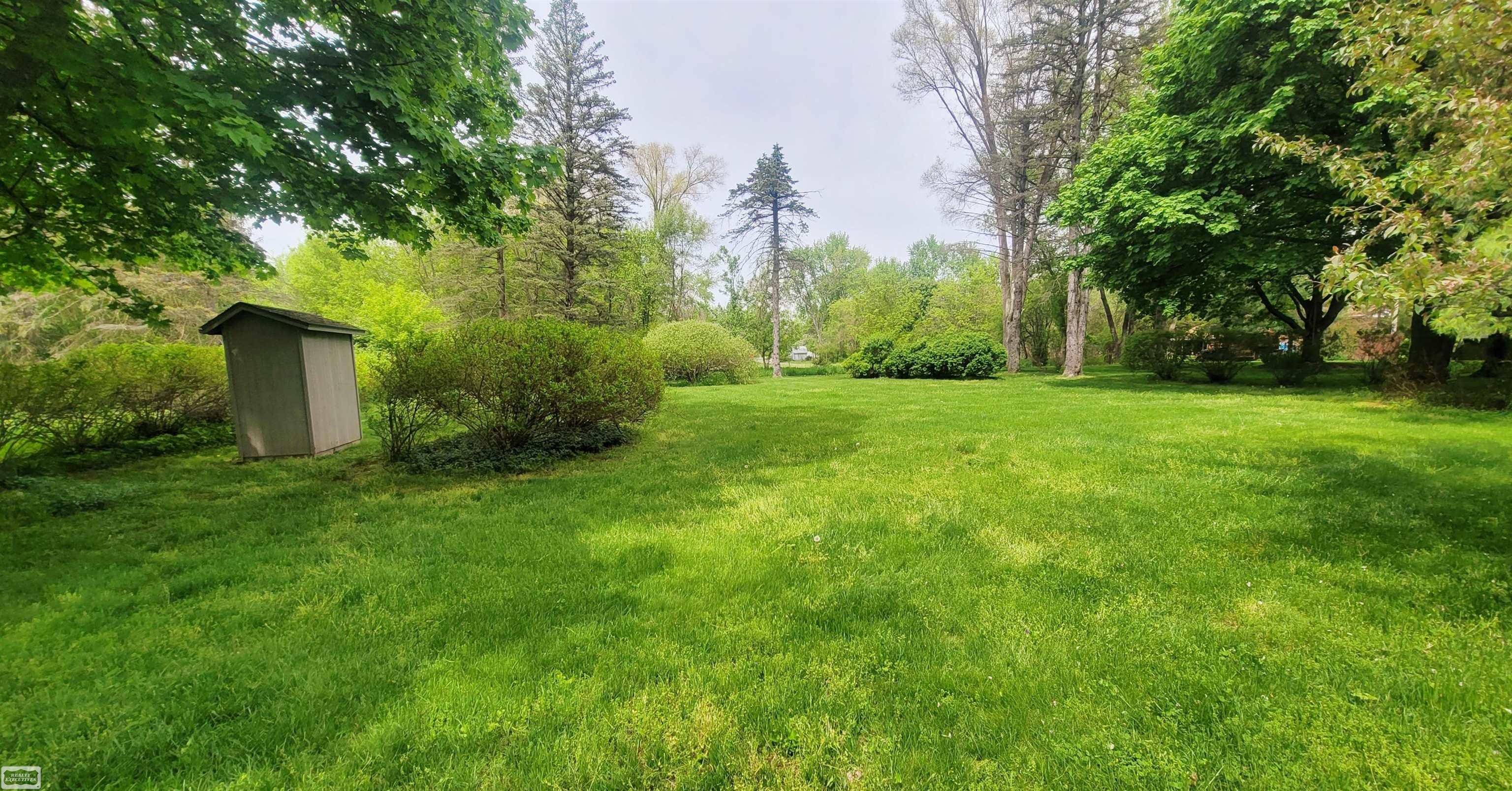 3307 Spring Meadow Drive Rochester, MI 48306 - Photo 18 of 18 50141228-e0a393af-2869-4161-b182-c5b1f95dc224.JPG