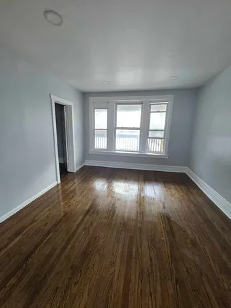 $1,550 | 2704 East 77th Street, Unit 2, Chicago, IL 60649