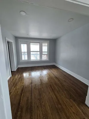 $1,550 | 2704 East 77th Street, Unit 2, Chicago, IL 60649