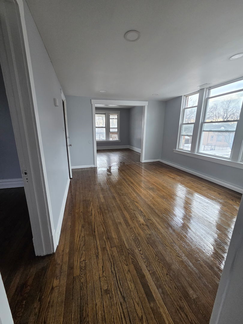 2704 East 77th Street, Unit 2 Chicago, IL 60649 - Photo 4 of 12