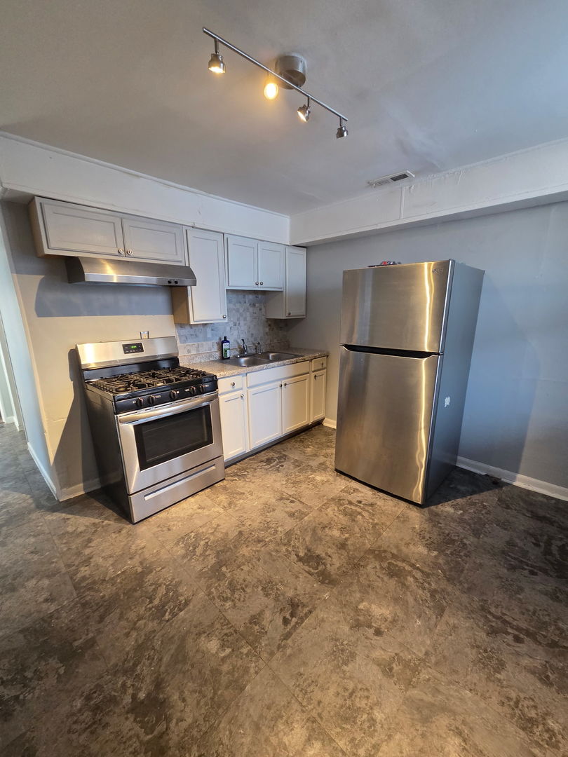 2704 East 77th Street, Unit 2 Chicago, IL 60649 - Photo 6 of 12