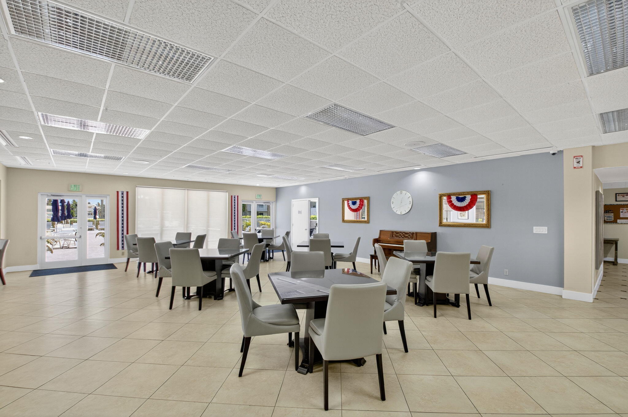 1 Harbourside Drive, Unit 4205 Delray Beach, FL 33483 - Photo 43 of 97 a view of a dining area with furniture