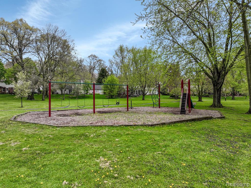 601 Lake Forest Road Rochester Hills, MI 48309 - Photo 37 of 40