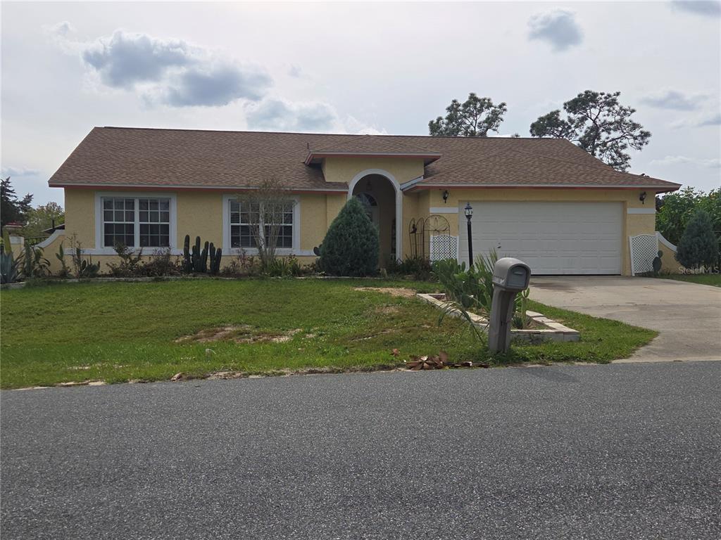 567 Silver Course Run Ocala, FL 34472 - Photo 79 of 95 a view of a yard in front of a house