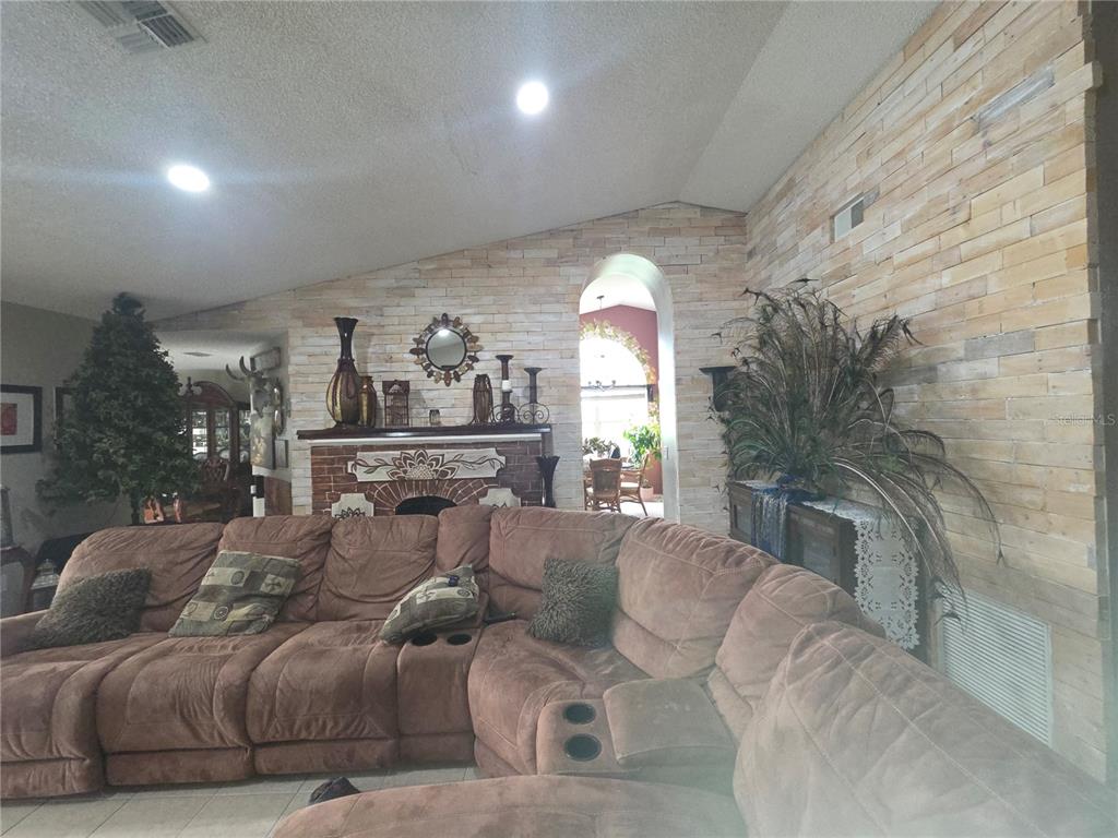 567 Silver Course Run Ocala, FL 34472 - Photo 87 of 95 a living room with furniture and a potted plant