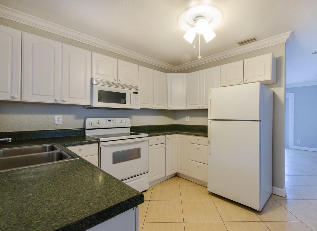 283 Southwest 2nd Street Boca Raton, FL 33432 - Photo 9 of 25 image