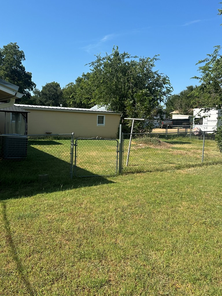 104 South Ave B Mason, TX 76856 - Photo 4 of 26 a view of a backyard