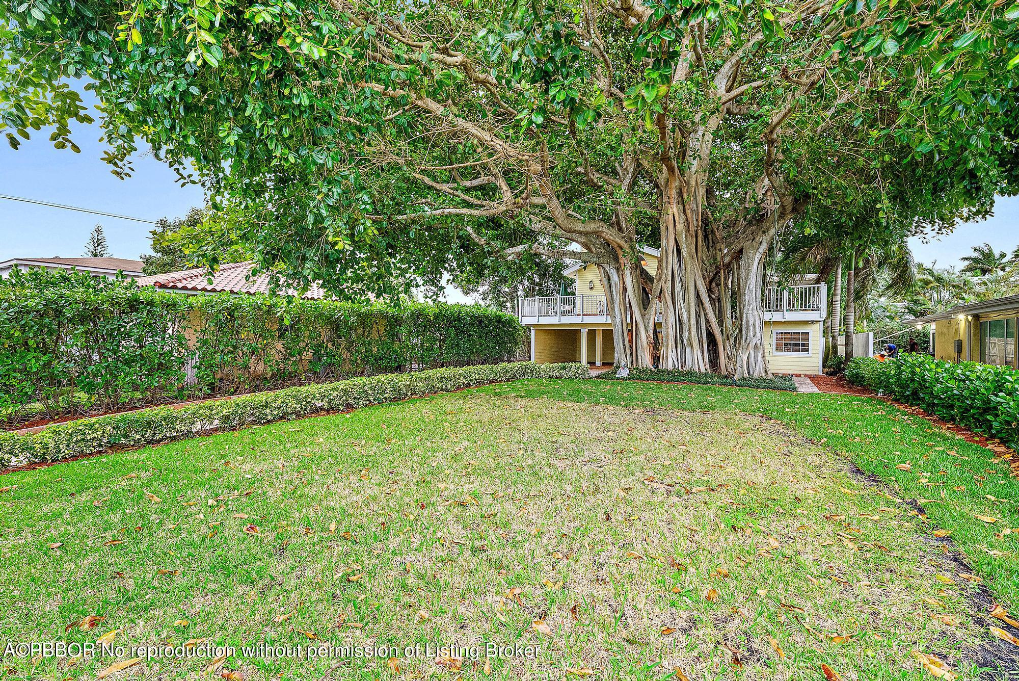 3609 Washington Road West Palm Beach, FL 33405 - Photo 3 of 33 a front view of a house with a yard