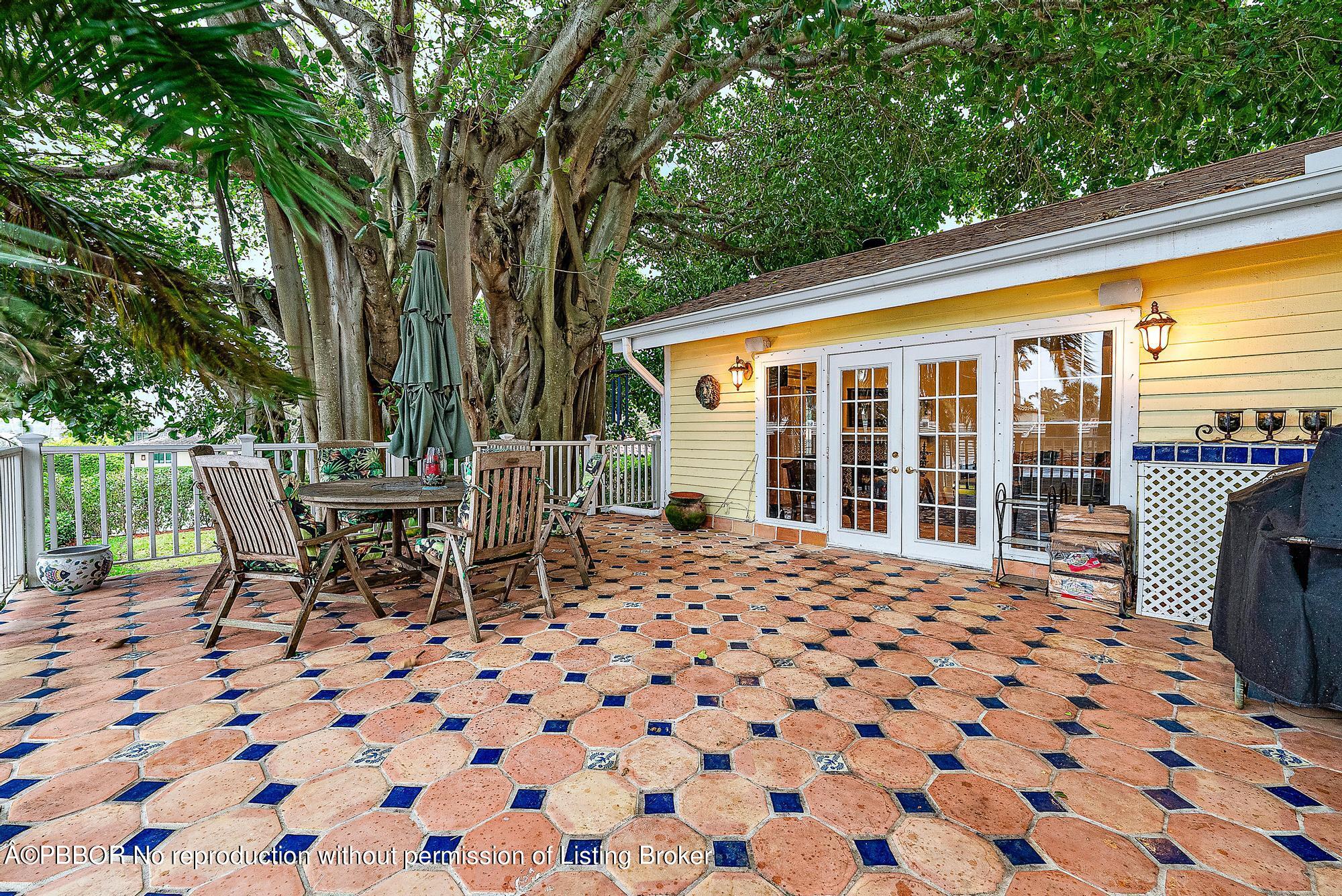3609 Washington Road West Palm Beach, FL 33405 - Photo 7 of 33 a view of a patio with a table and chairs