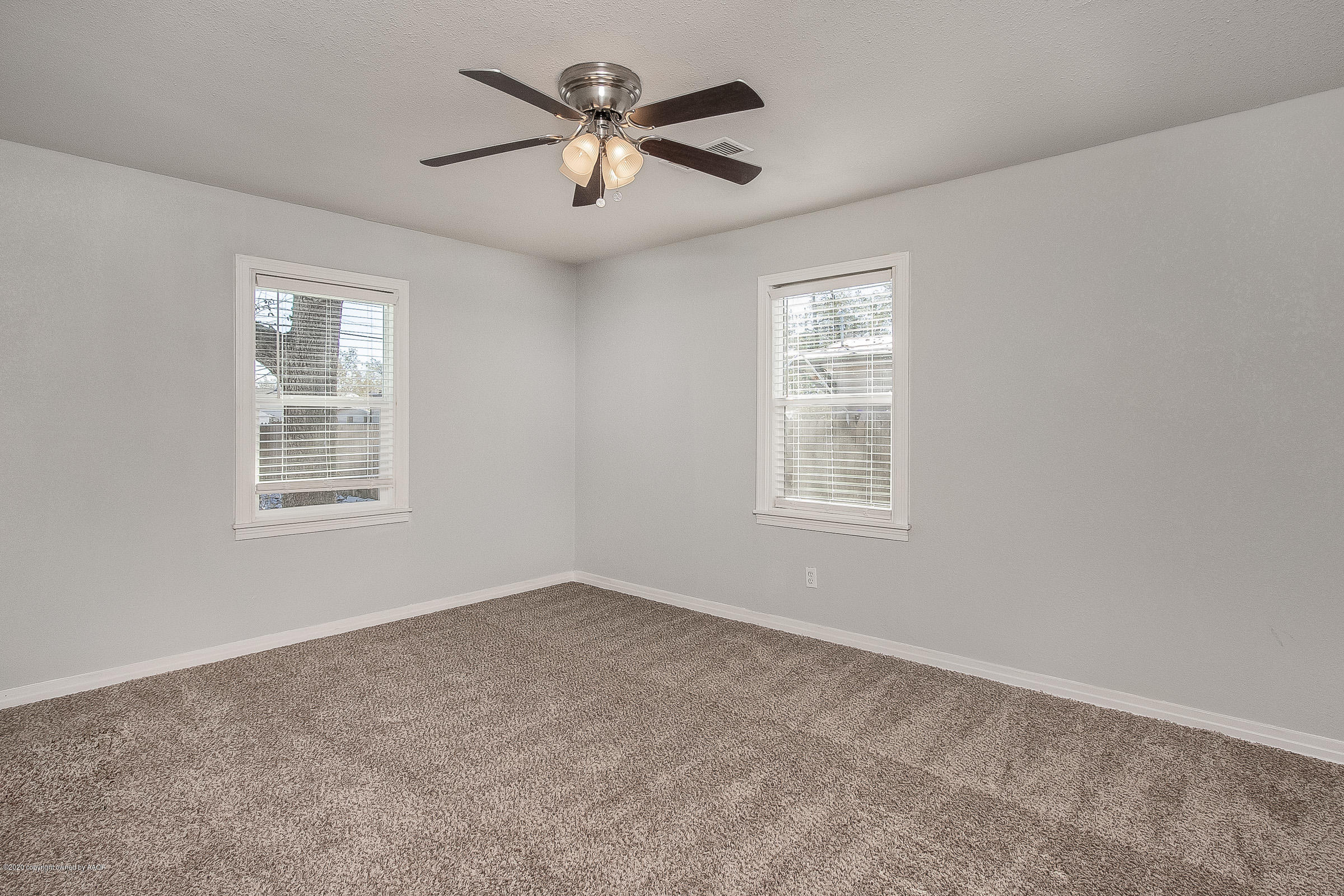 4601 Parker Street Amarillo, TX 79110 - Photo 12 of 21 012_Bedroom 1