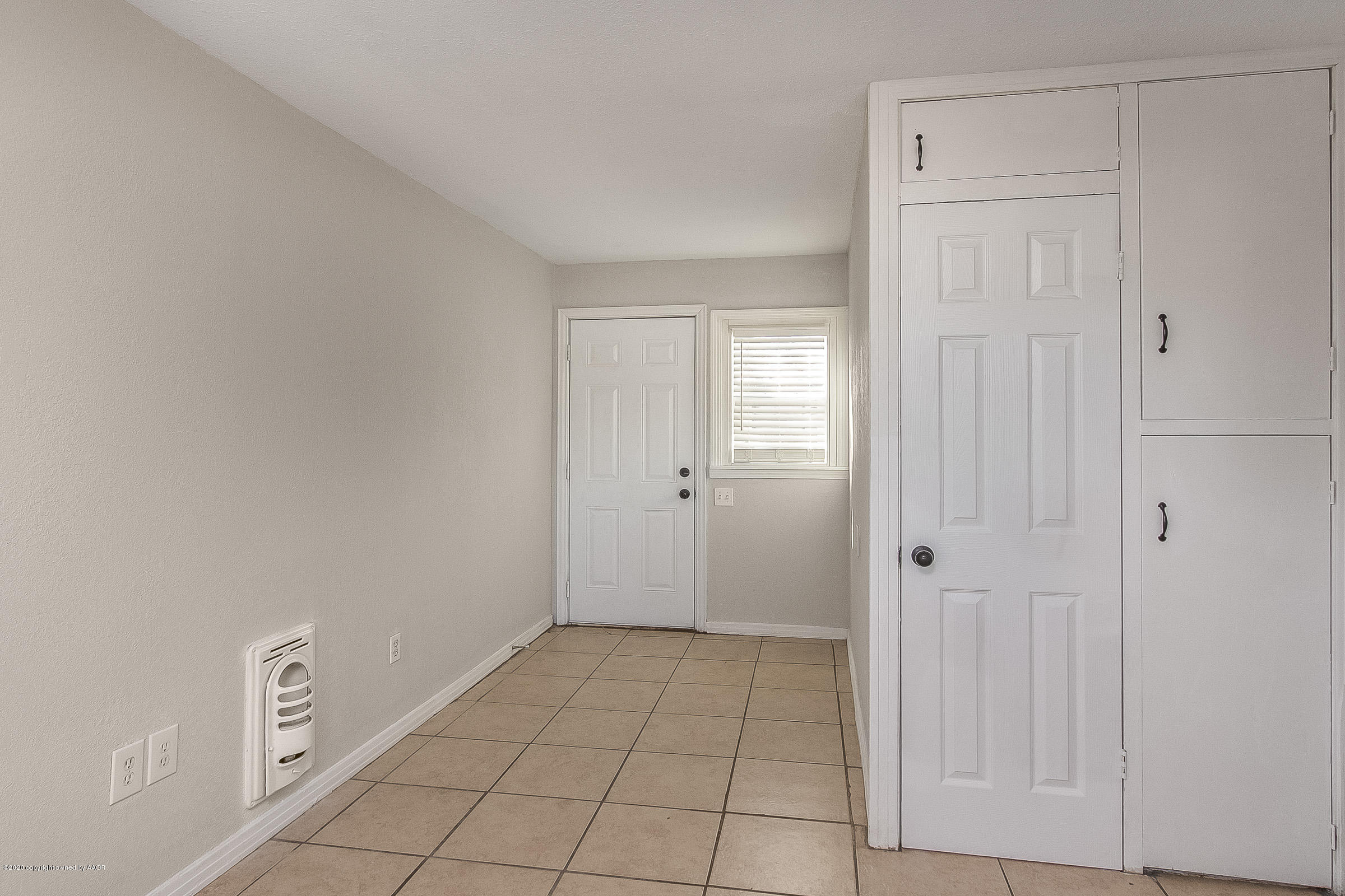 4601 Parker Street Amarillo, TX 79110 - Photo 18 of 21 018_Rear Foyer