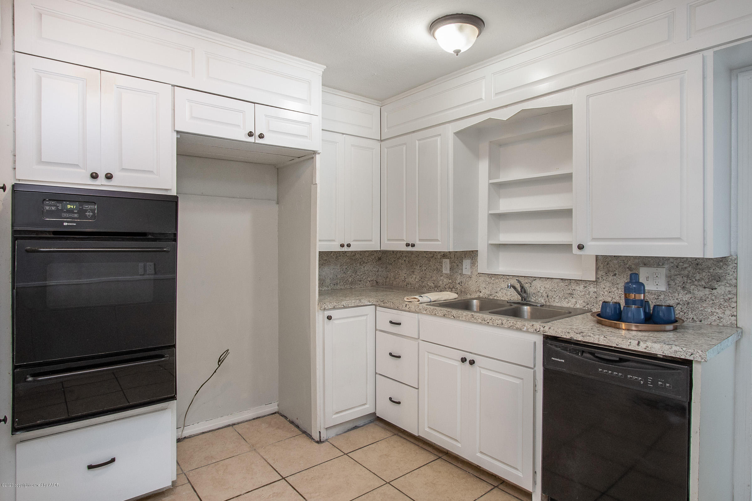 4601 Parker Street Amarillo, TX 79110 - Photo 8 of 21 008_Kitchen