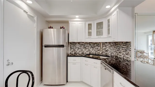 $239,000 | 3333 Northeast 34th Street, Unit 811, Fort Lauderdale, FL 33308