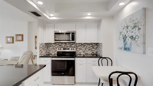 $239,000 | 3333 Northeast 34th Street, Unit 811, Fort Lauderdale, FL 33308