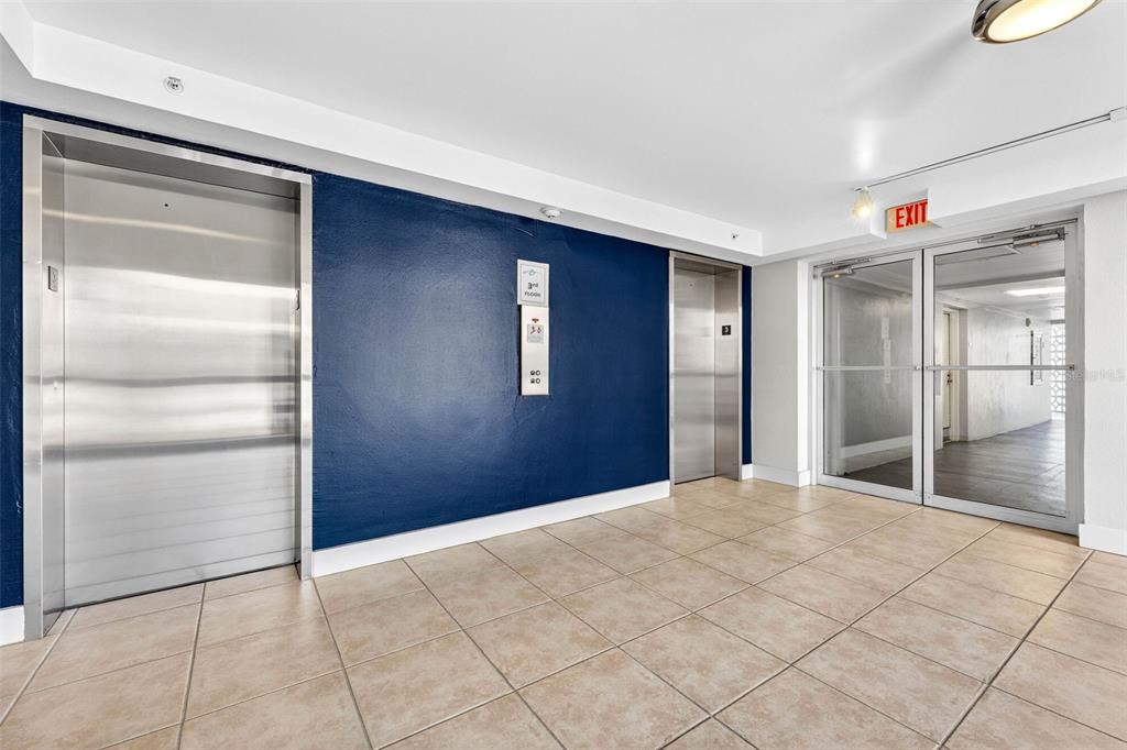 470 3rd Street South, Unit 318 St. Petersburg, FL 33701 - Photo 9 of 45 a view of an empty room and window