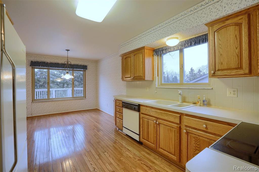 2049 Cumberland Road Rochester Hills, MI 48307 - Photo 11 of 33
