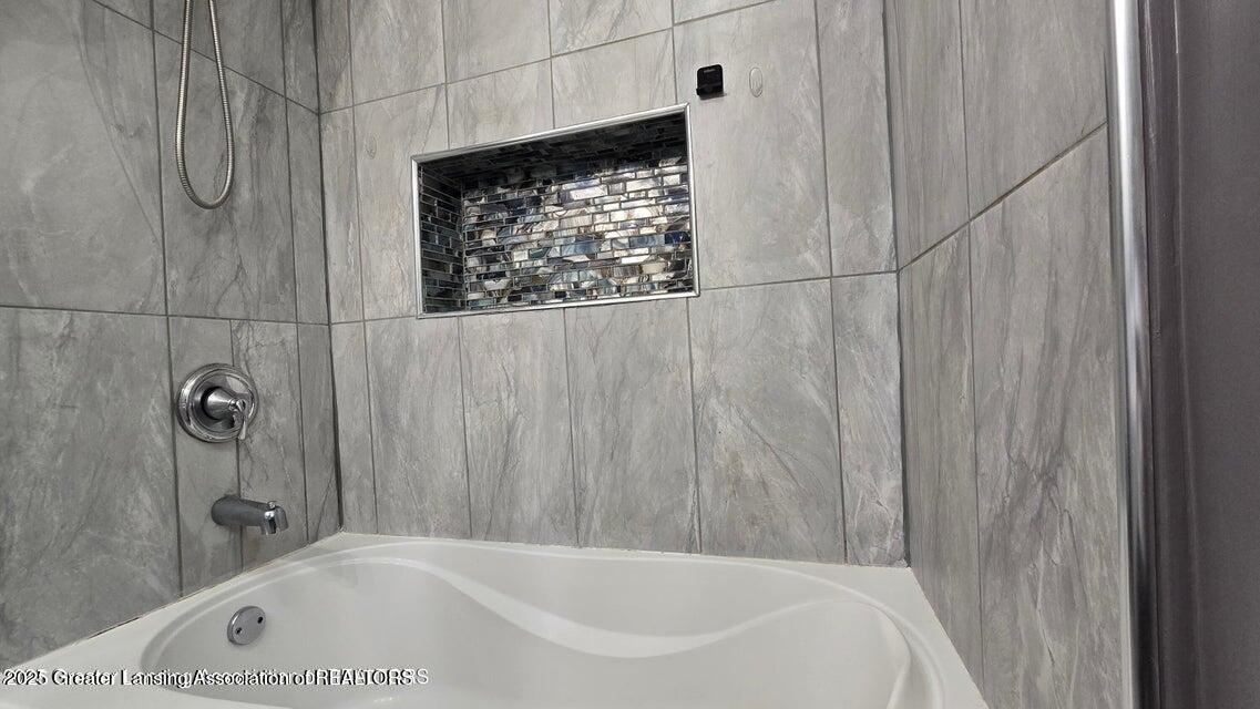 2409 Hulett Road Okemos, MI 48864 - Photo 17 of 38 20250914184312224102000000-o