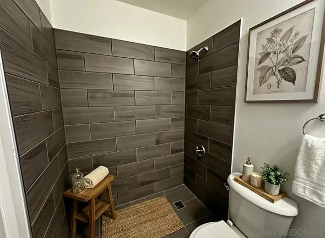 a bathroom with a toilet and a shower