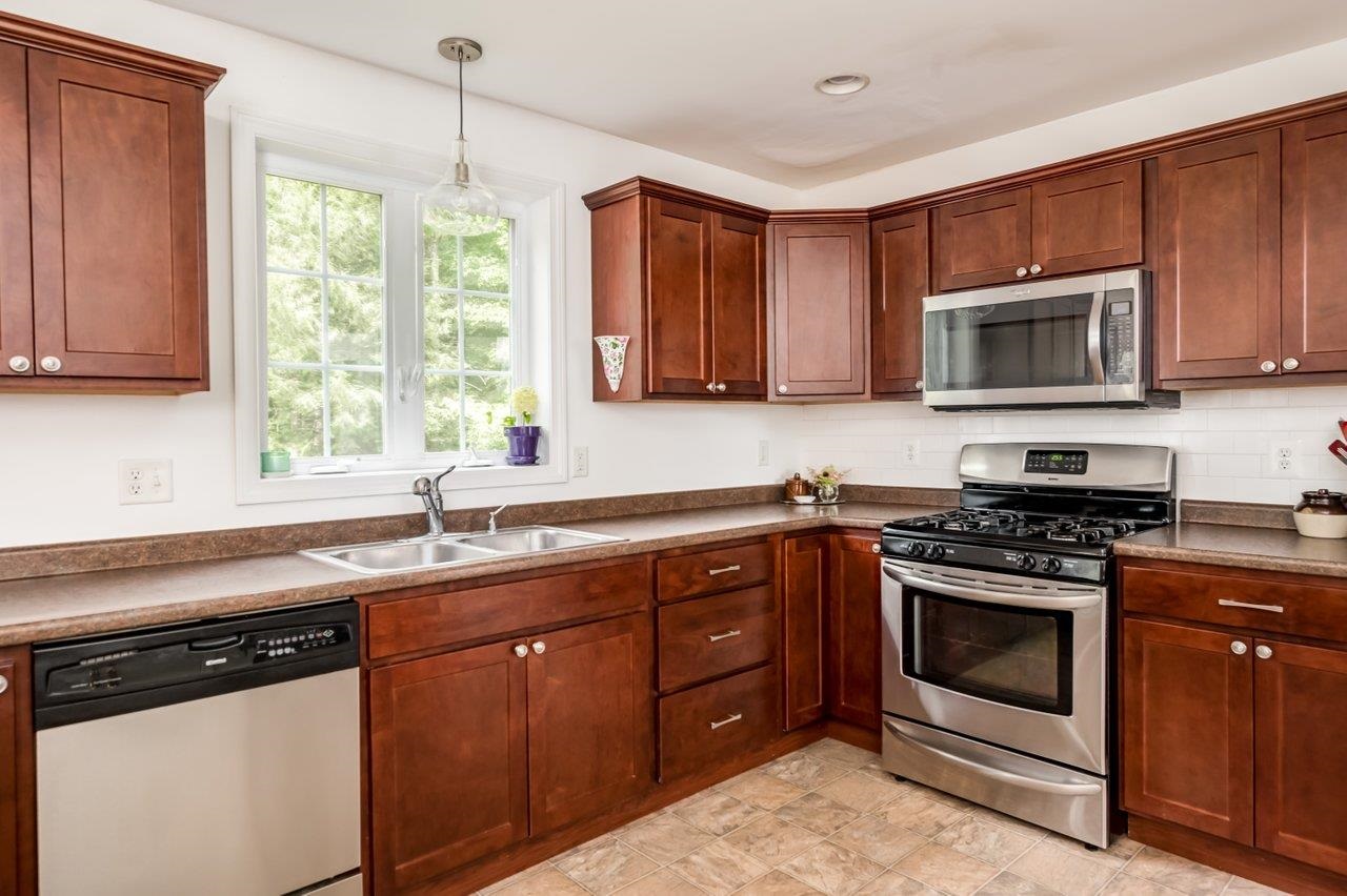 8 Peaslee Road Rochester, NH 03867 - Photo 14 of 37