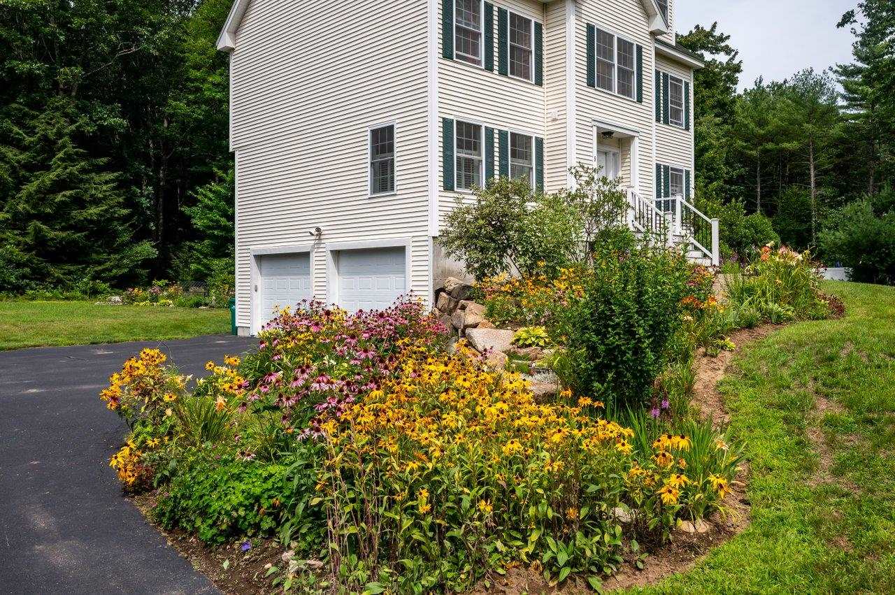 8 Peaslee Road Rochester, NH 03867 - Photo 3 of 37