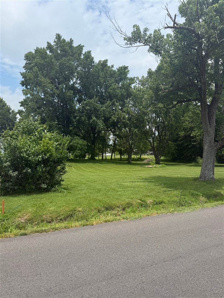6651 Old Hinkleville Road Paducah, KY 42001 - Photo 2 of 3 Gallery Image 2