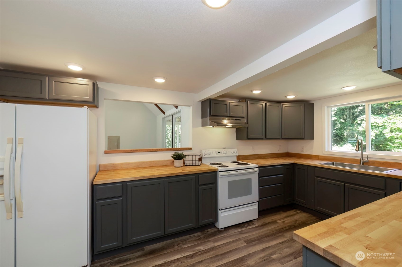 1661 Southwest Hanson Road Port Orchard, WA 98367 - Photo 11 of 40 Gallery Image 11