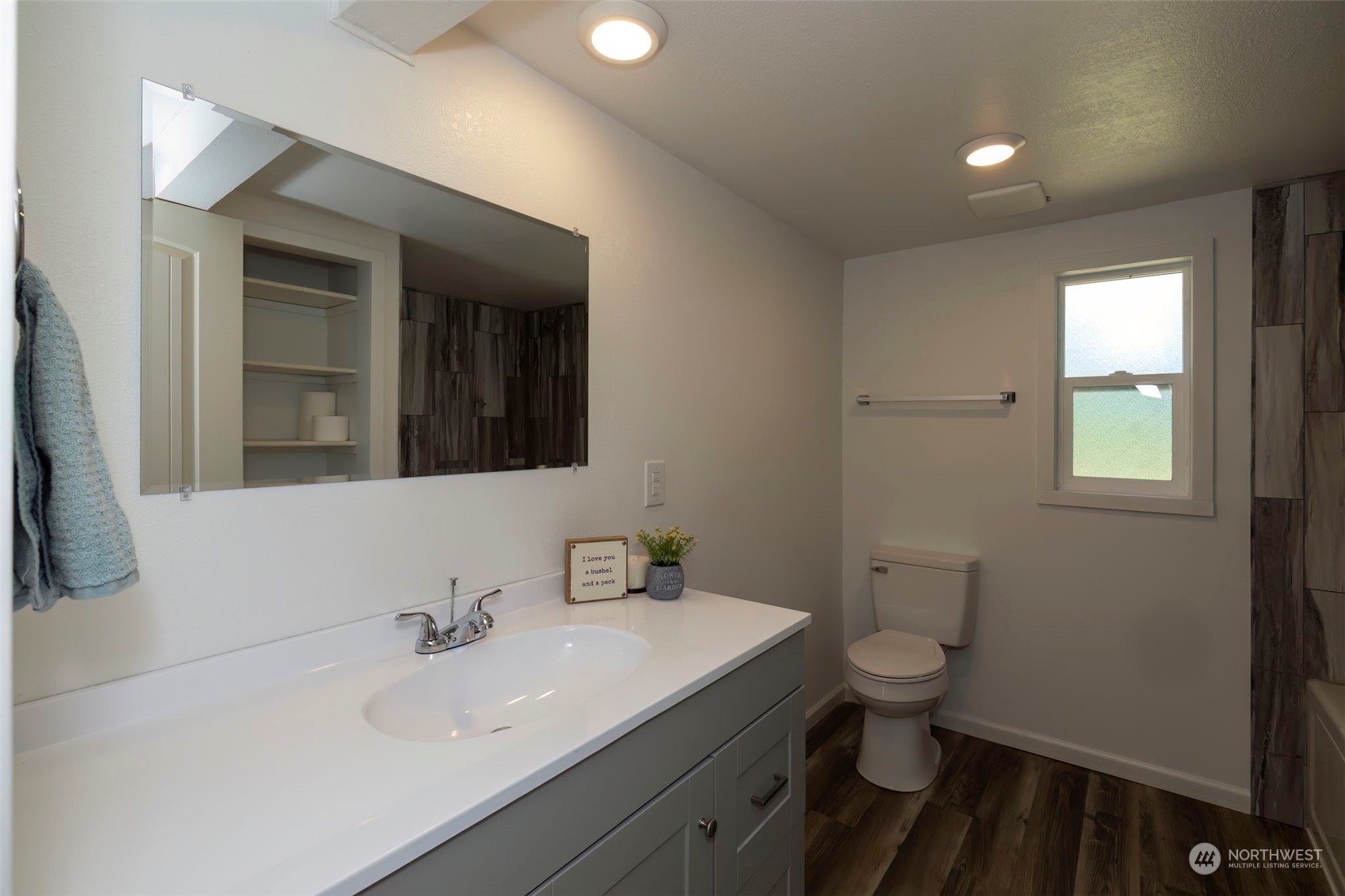 1661 Southwest Hanson Road Port Orchard, WA 98367 - Photo 17 of 40 Gallery Image 17