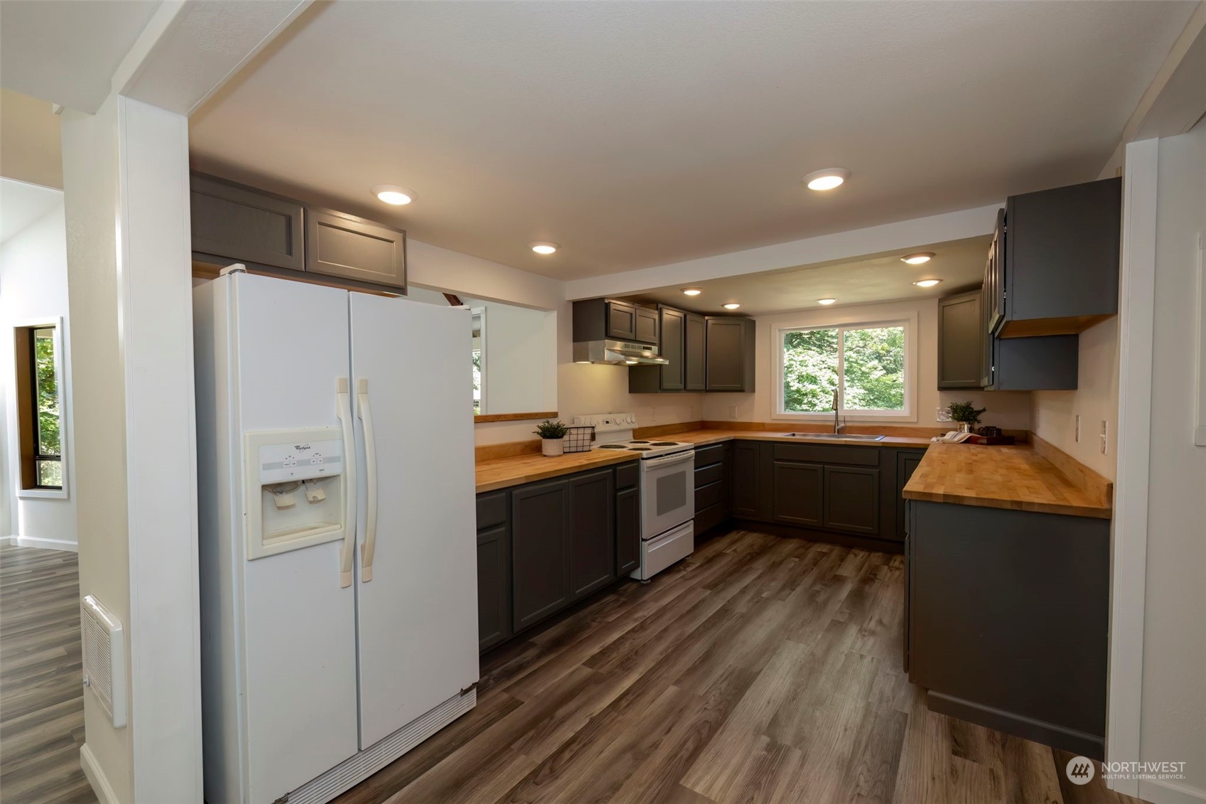 1661 Southwest Hanson Road Port Orchard, WA 98367 - Photo 10 of 40 Gallery Image 10