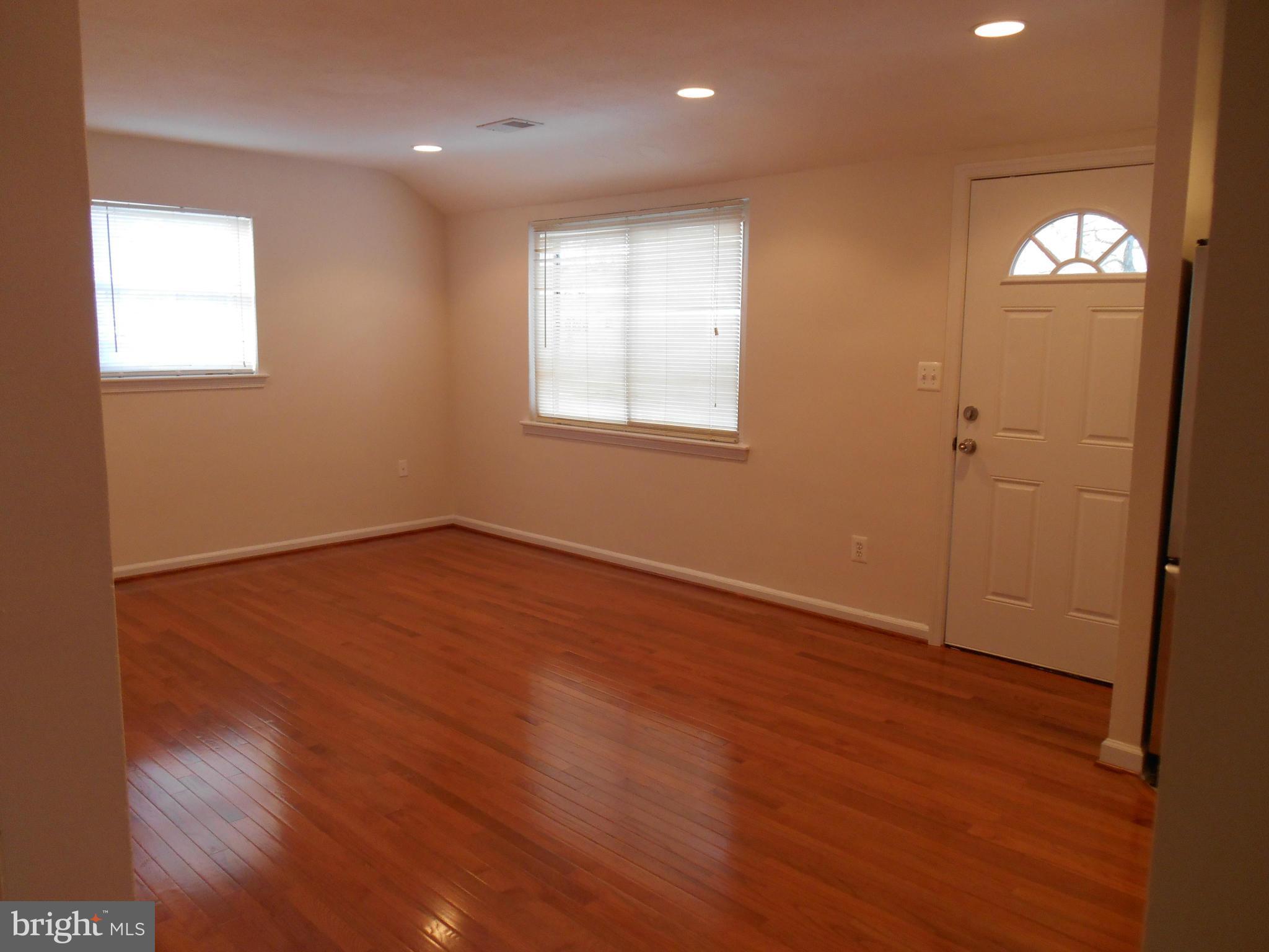 2624 Weisman Road Silver Spring, MD 20902 - Photo 4 of 22 Living Room