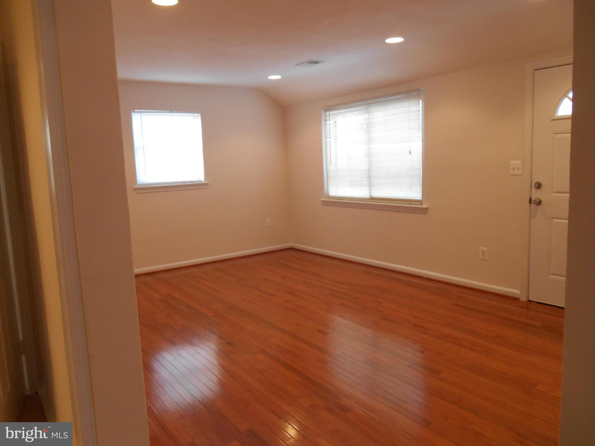 2624 Weisman Road Silver Spring, MD 20902 - Photo 5 of 22 Living Room