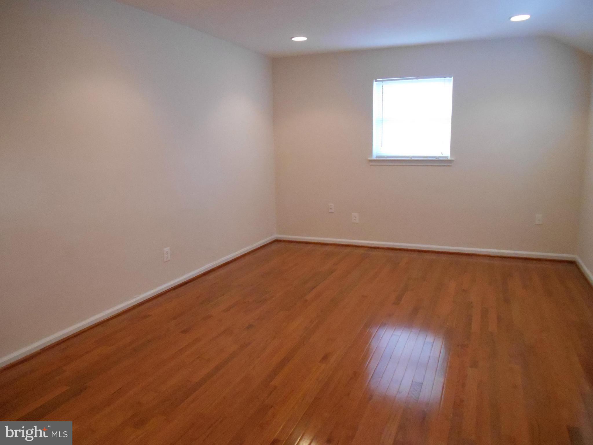 2624 Weisman Road Silver Spring, MD 20902 - Photo 6 of 22 Living Room