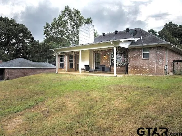 a front view of house with yard and seating space
