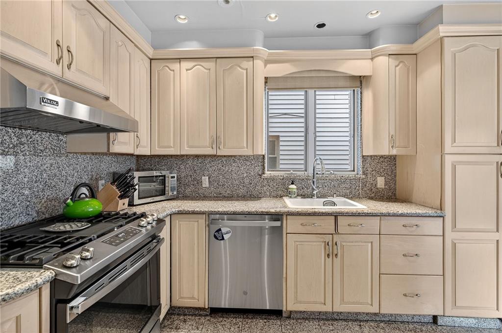 8015 Ridge Boulevard Brooklyn, NY 11209 - Photo 16 of 47