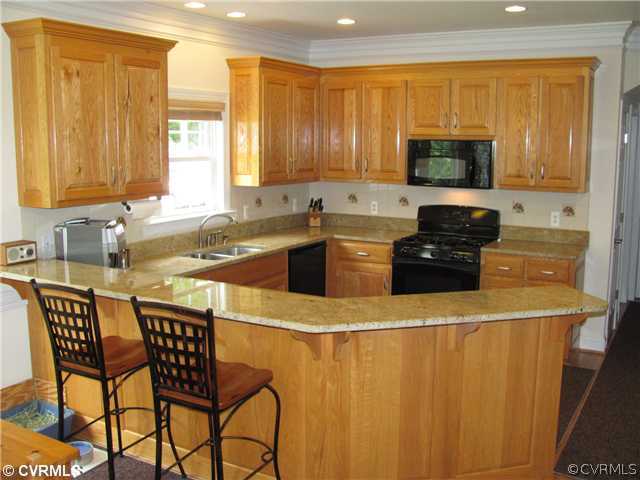 1384 Palmore Road Powhatan, VA 23139 - Photo 7 of 24 Kitchen - Kitchen has Granite Counters, Peninsula