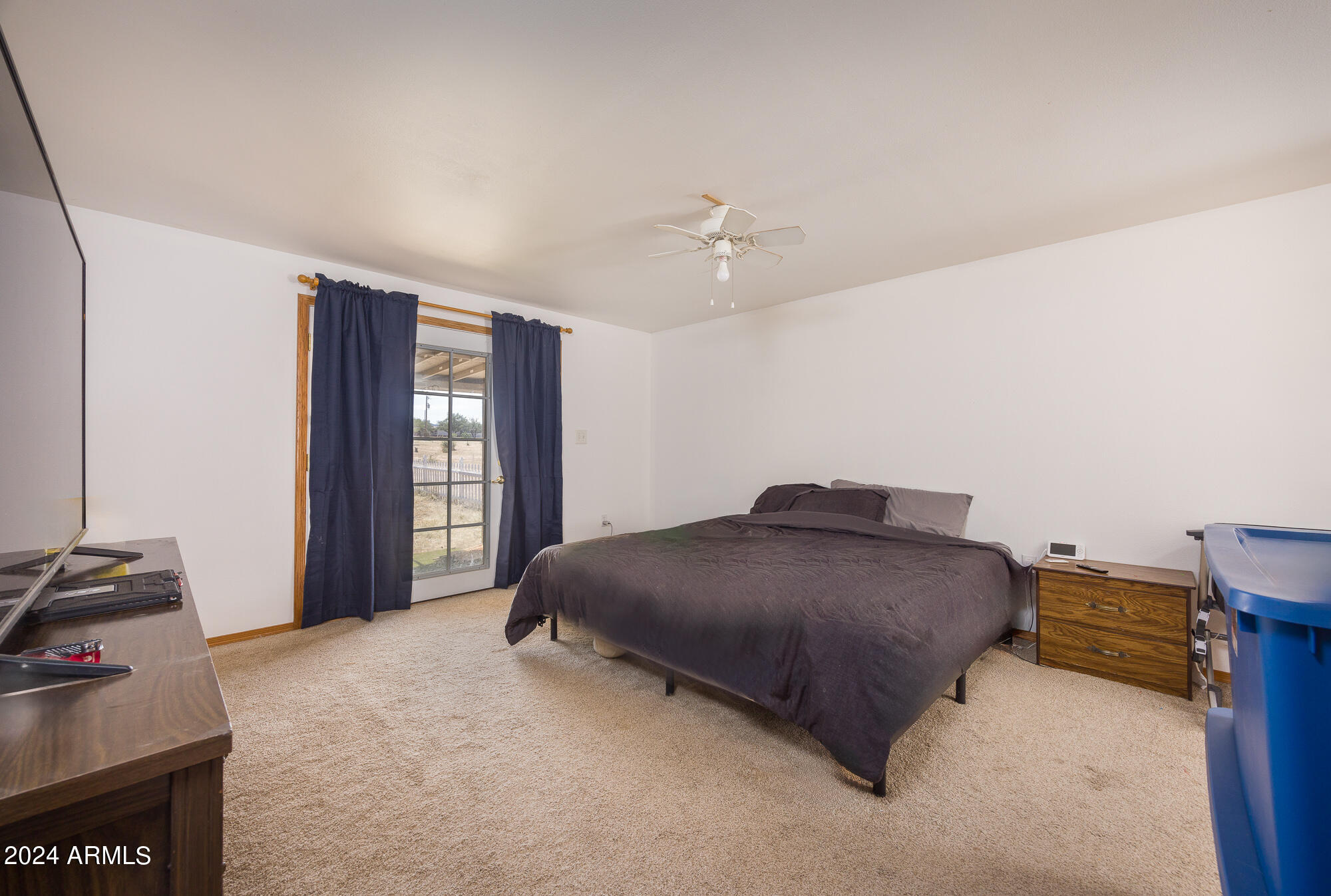 2980 West Williams Road Benson, AZ 85602 - Photo 9 of 32 a living room with a bed furniture and a flat tv screen