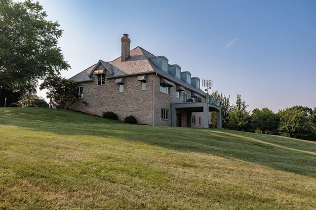 $799,900 | N1583 Meadow Ridge Road, Greenfield, WI 54601