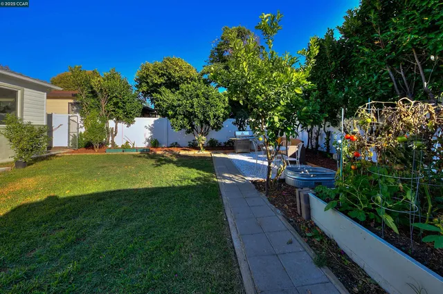 a view of a house with a backyard