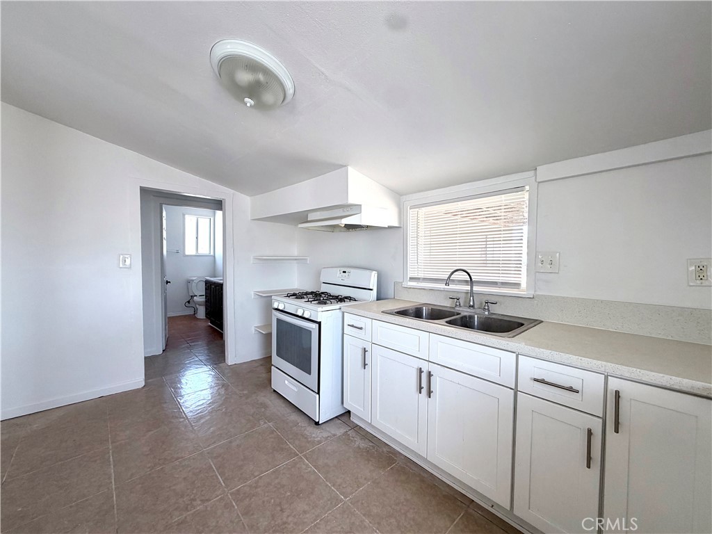 247 Stephen Street Colton, CA 92324 - Photo 5 of 15